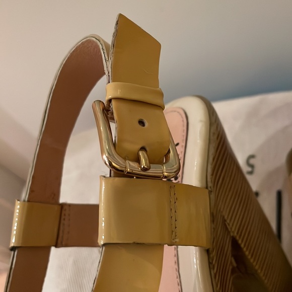 Women’s size 4, a bit higher than 4 inches - Picture 5 of 6